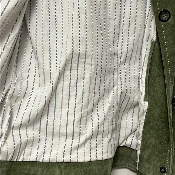 Danier green suede jacket. Perfect for fall - Picture 5 of 6